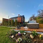 Chalet Garden House